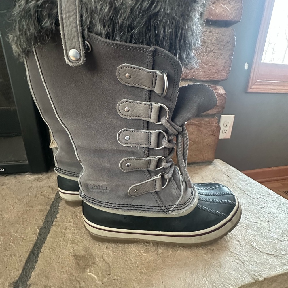 Sorel Women's Black and Gray Winter Boots - Picture 2 of 5
